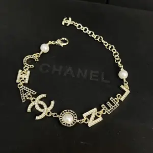 Chanel new English letter inlaid white black diamond handband