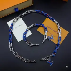 Louis Vuitton new handchain, available in stock