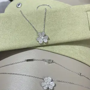 Vca three flower full diamond necklace
