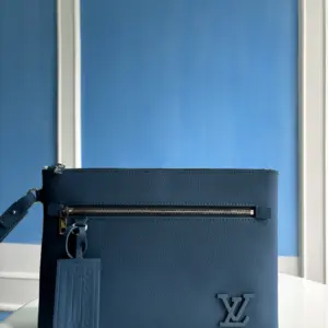 Louis Vuitton Takeoff hand bag