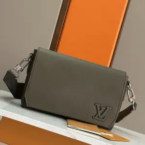 Takeoff mini Aer messenger pouch green