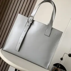 Classic leather tote bag with Anagram pattern