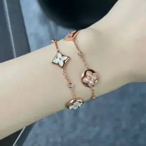 Louis Vuitton large four flower shell arm ring