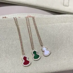 Qeelin little single gourd necklace available in full colors