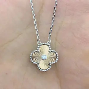 New four-leaf Christmas necklace