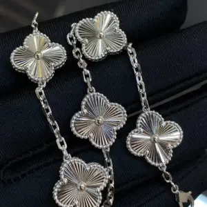 Clover laser-engraved five-fold bracelet