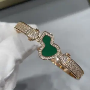 Qeelin natural peacock green bracelet