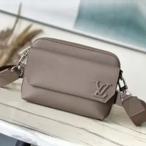 Fastline messenger bag with soft calf leather