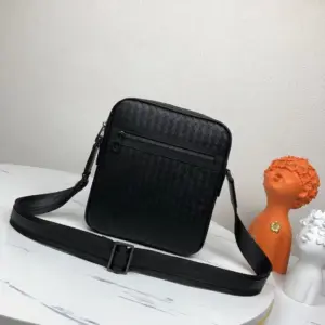 BV men’s minimalist shoulder messenger bag, size 24x27x6.5cm