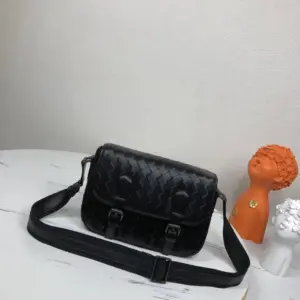 BV woven messenger bag, size 26x19x10cm