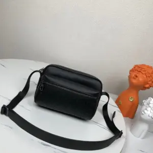 BV woven shoulder messenger bag, size 26x19x9cm