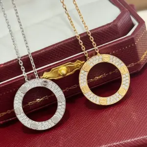 Classic star necklace