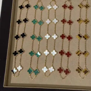 Ten flower necklace