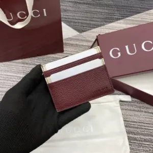 Red zipper card holder with six card slots