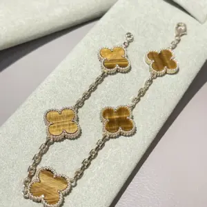 Five flower bracelet