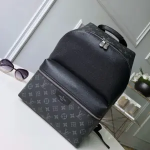 Discovery small backpack white monogram